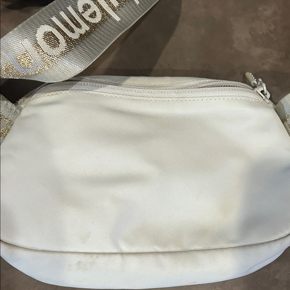 Lululemon light Gray Belt Bag with Gold Logo - Picture 3 of 3